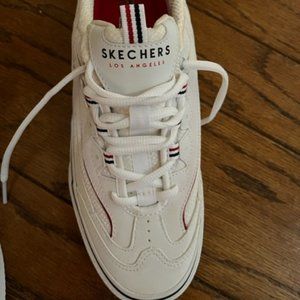 Size 8 Skechers white tennis shoes